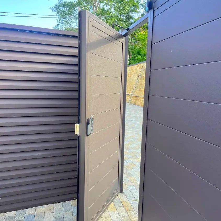 Фото 6 забор Реснички 8019 МАТТЕ Темный Шоколад матовый