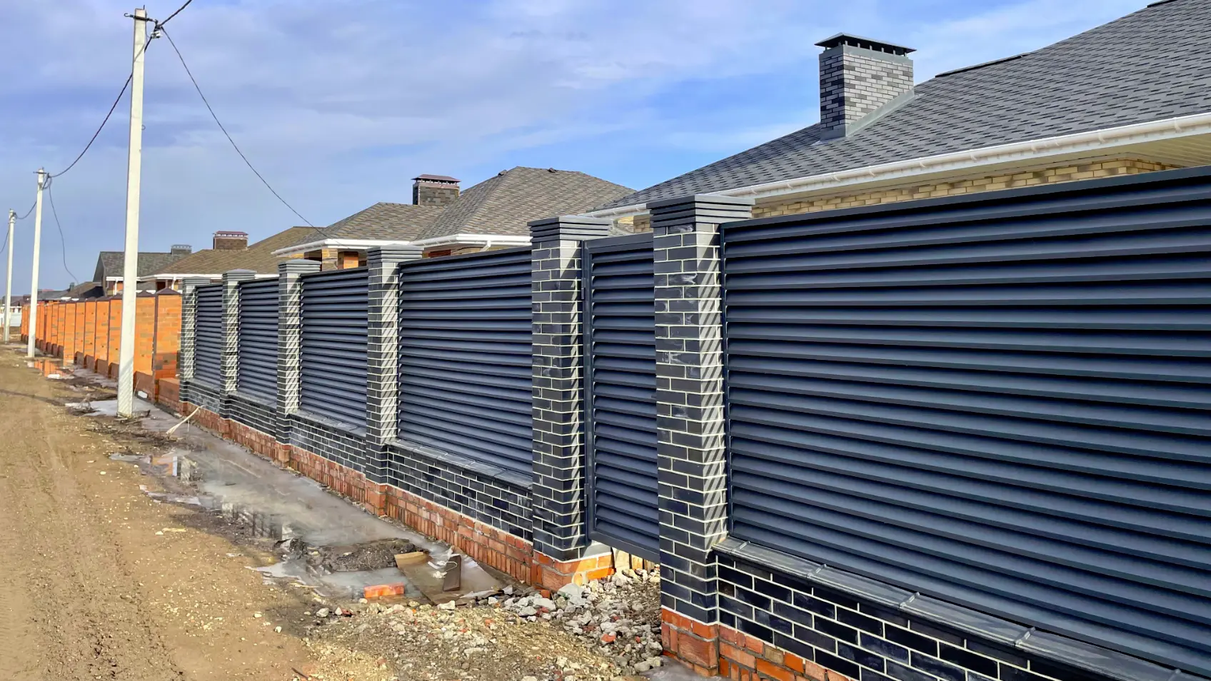 Фото 7 колпак Bona Серый на столбах забора жалюзи ЭКО-Z